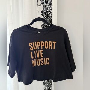 e. Allen Nashville Boutique Black Cropped Flouncy Tee with Gold Text